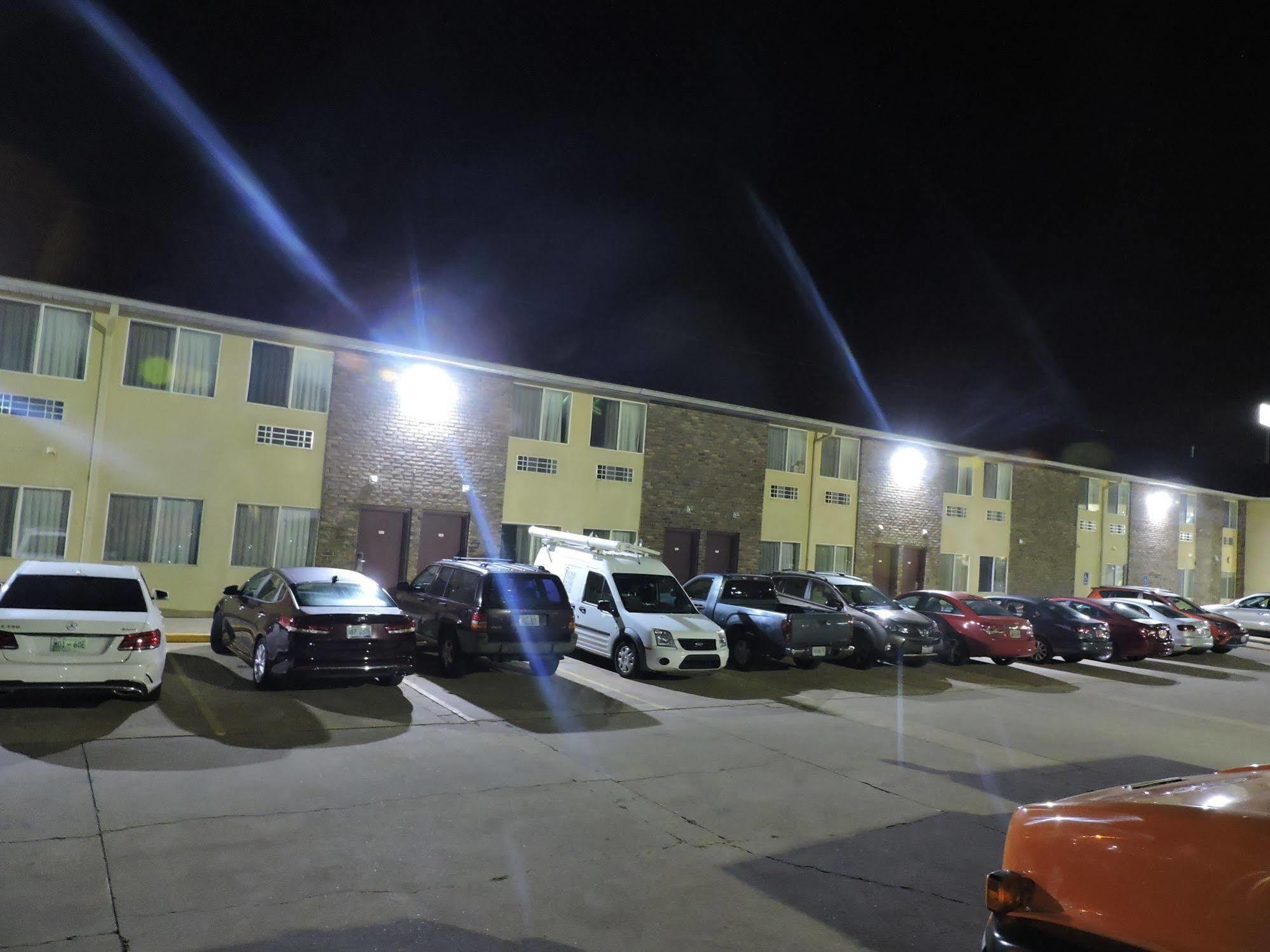 Baymont By Wyndham Bowling Green Exterior photo